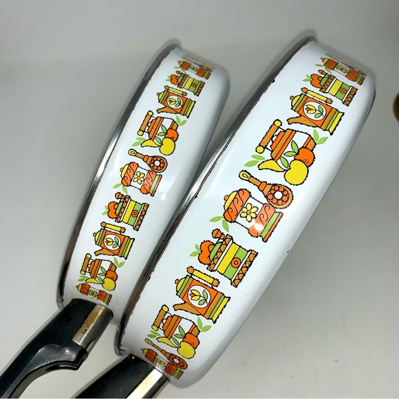 v i n t a g e :: 3 Vibrant Midcentury Enamel Pans Pot Cookware - Picture 5 of 15